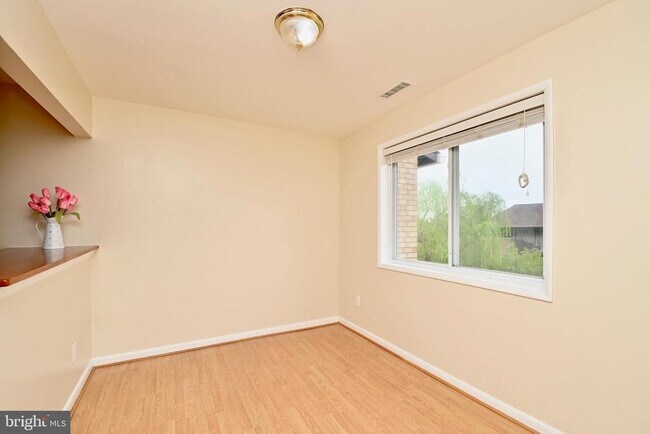 Building Photo - 6282 Rose Hill Ct