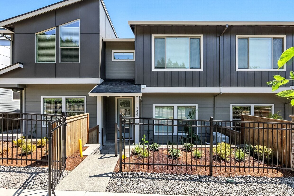 Brand New Townhome in Pleasant Valley Vill... - Brand New Townhome in Pleasant Valley Vill...