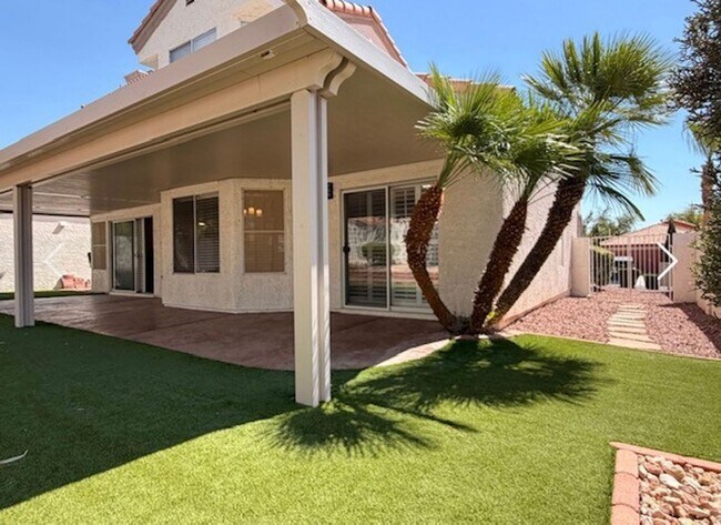 Building Photo - FABULOUSLY CLEAN AND CHARMING HOME IN THE LAKES COMMUNITY OF SOUTHWEST LAS VEGAS