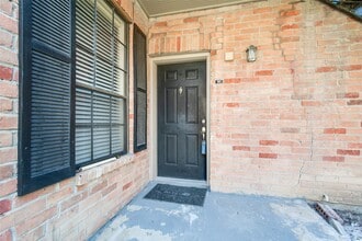 Building Photo - 2255 Braeswood Park Dr