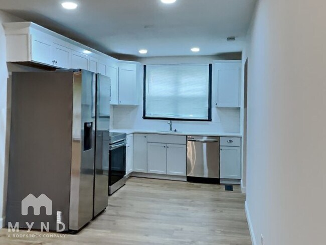 Building Photo - 352 Melpar Dr