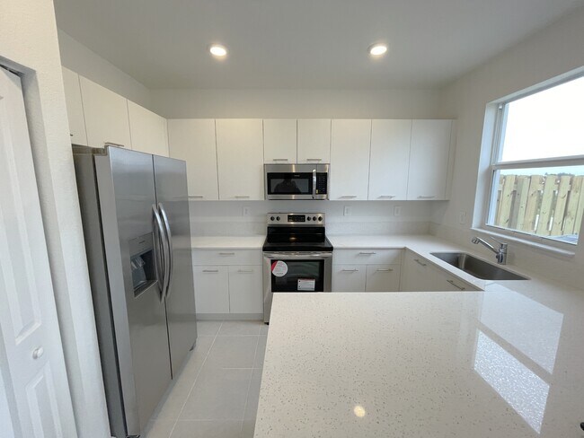 Foto del edificio - 12432 NW 23rd Ct