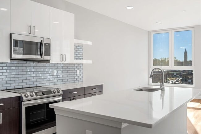 Building Photo - 10 Taber St