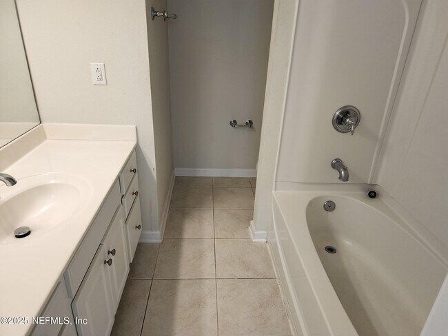 Foto del edificio - 6694 Arching Branch Cir