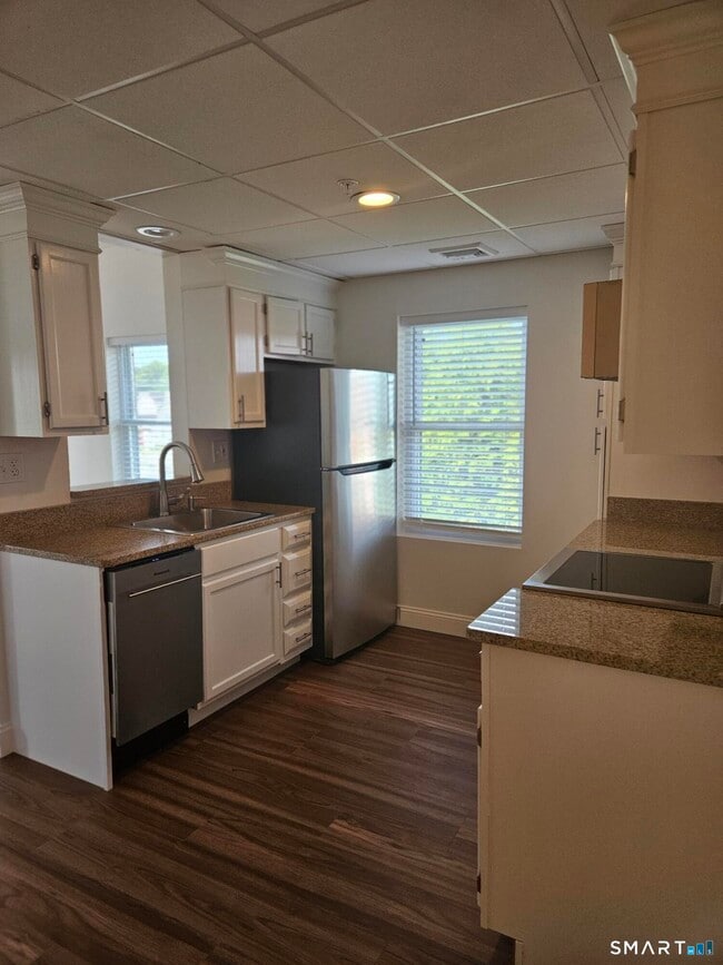 Building Photo - 100C Danbury Rd