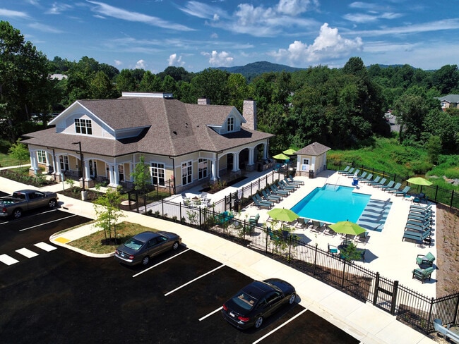 Building Photo - 5th Street Place