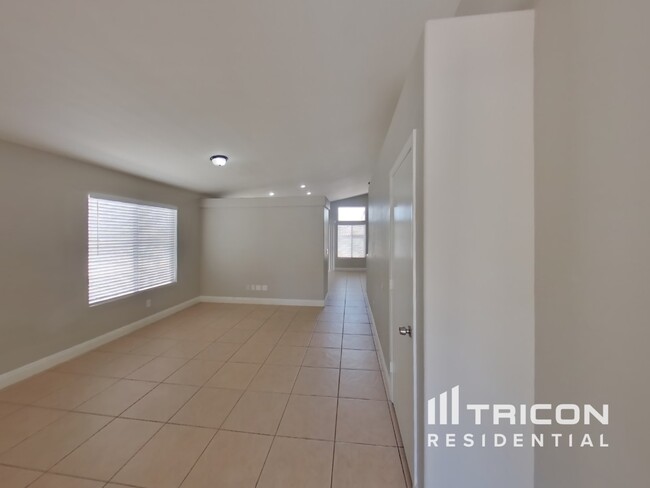 Foto del edificio - 9390 Descending Creek St