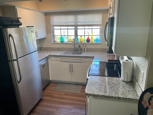 Kitchen - 118 Prosperity Ave SE