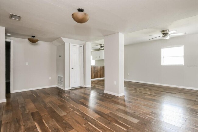 Foto del edificio - 825 E Jackson Ave