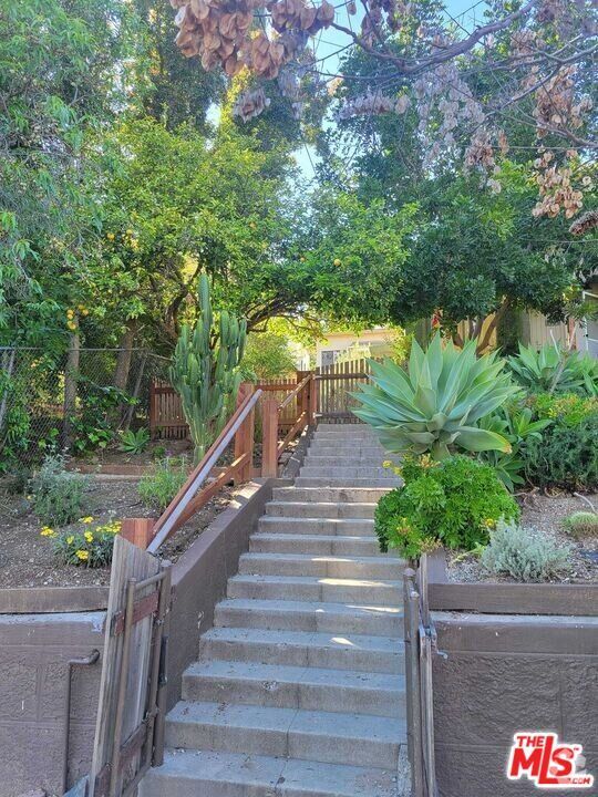 Building Photo - 1961 1/2 Echo Park Ave
