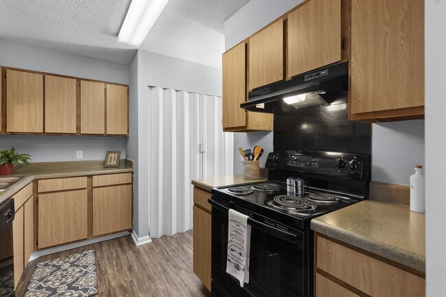 Everything you need to cook with ease at Lakeland East Apartments in Flowood, MS. Managed by Highlands Vista Group. - Lakeland East Apartments