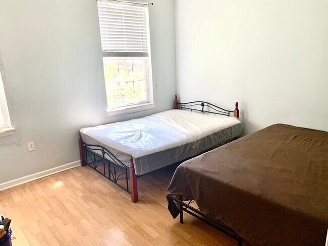2nd Bedroom - 372 Bramhall Ave