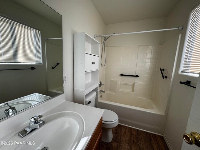 Building Photo - 3335 N Yavapai Ct