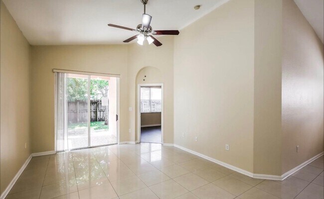 Foto del edificio - 2151 NE 37th Rd