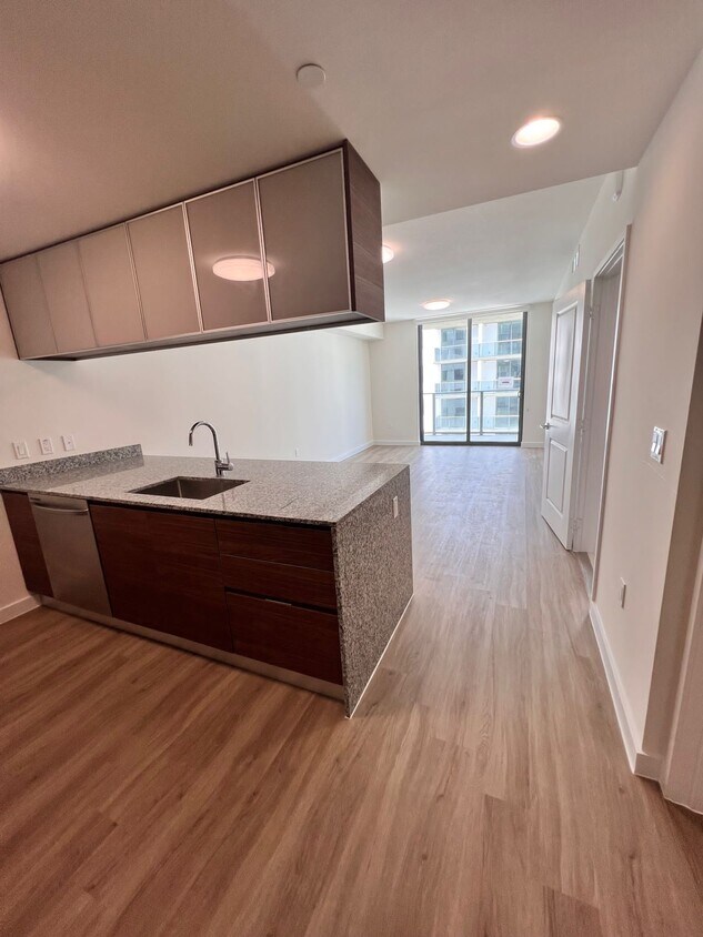Foto principal - 2340 NE 5th Ave