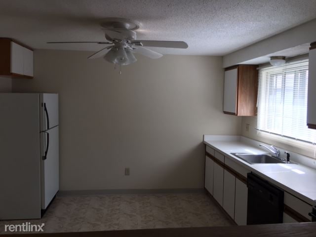 Building Photo - 207 Village Dr