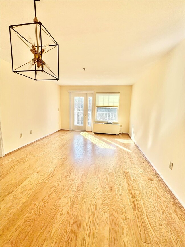Building Photo - 309 Sutton Dr
