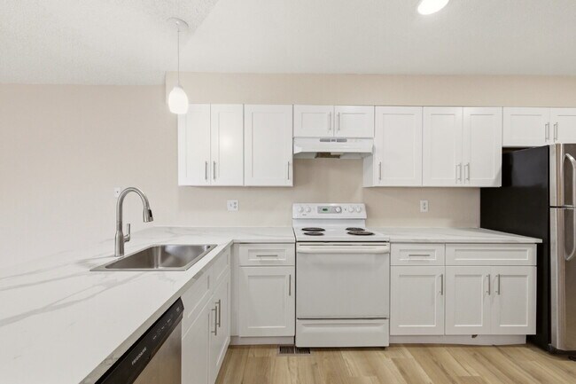 Building Photo - Spacious 1-Bedroom Condo in Aurora with Community Amenities