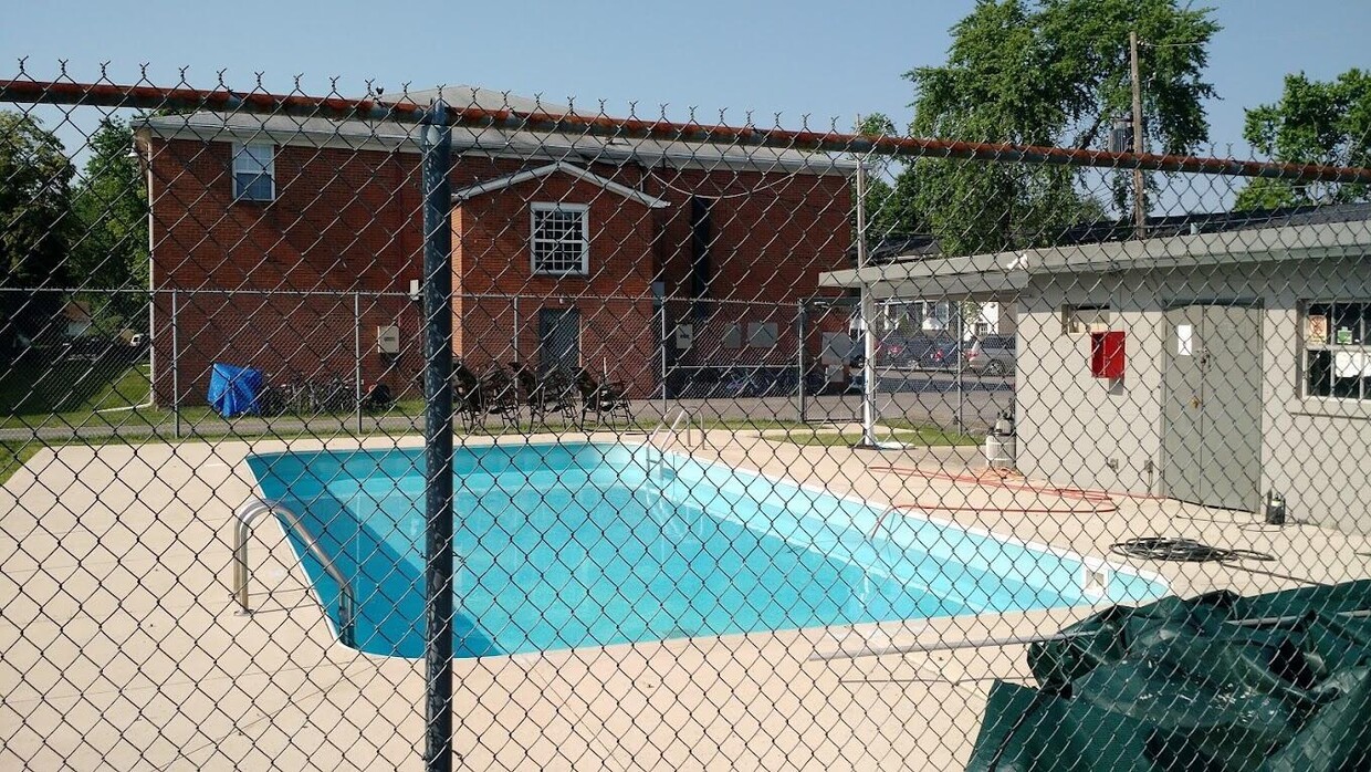 Building Photo - 808 Riverview Dr