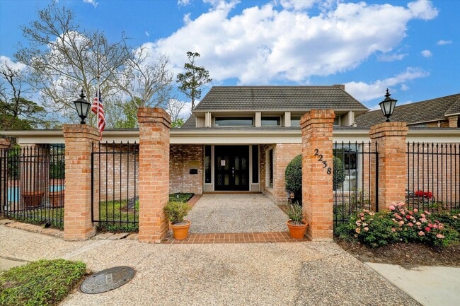 Foto del edificio - 2238 S Piney Point Rd
