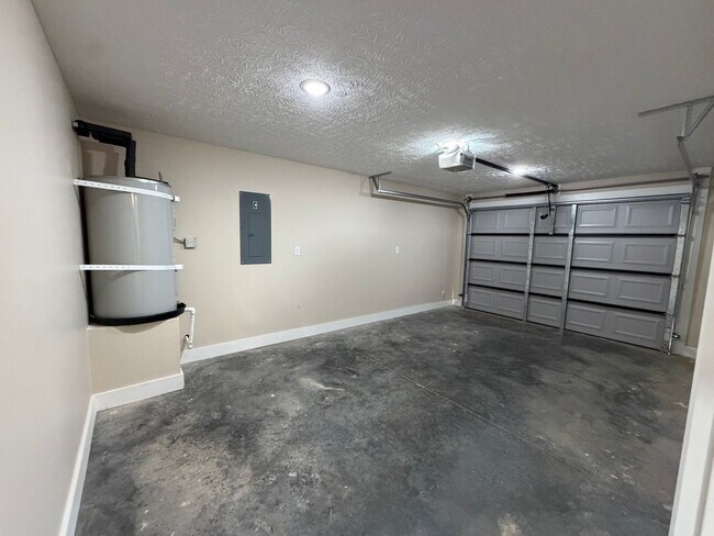 Foto del edificio - Nestled Tri-Plex in the Heart of Greenfield, TN