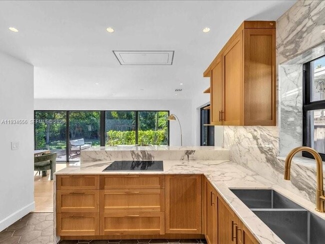 Foto del edificio - 920 W 47th Ct