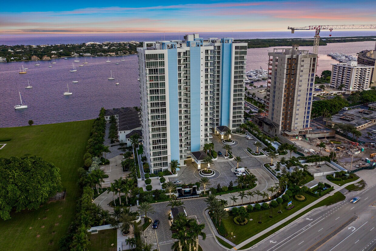 Foto principal - 2 Water Club Way