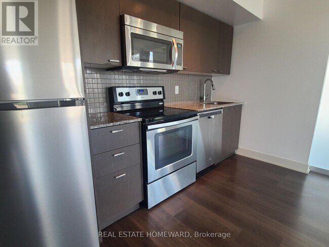 Photo du bâtiment - 88 Sheppard Ave E