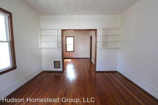 Building Photo - 3 br, 1 bath House - 194 Downs Street