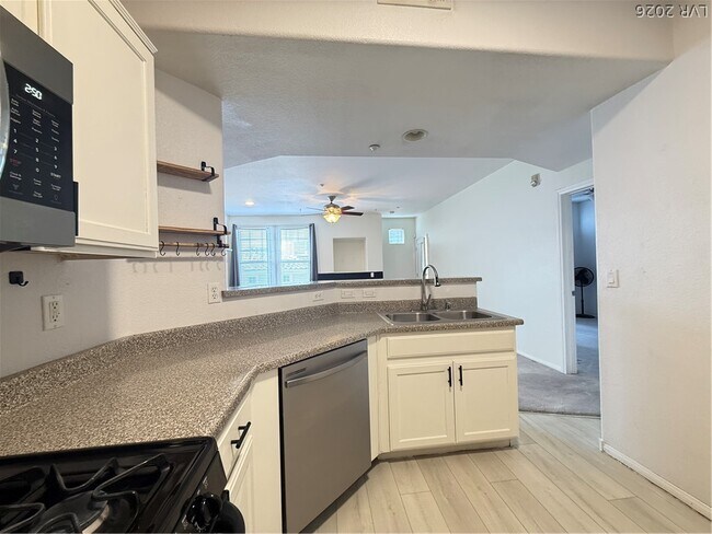 Foto del edificio - 5855 Valley Dr