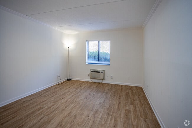 1 BR, 1 BA - 600SF - River Hills Flats