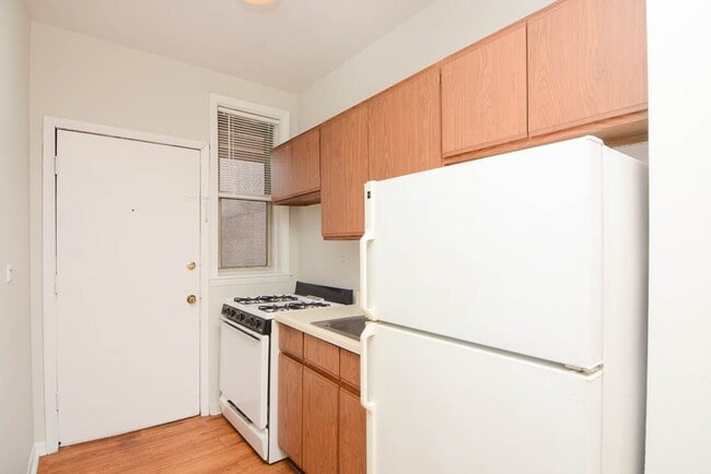 Foto del edificio - 627.5 W Barry Ave