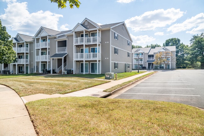 Foto del edificio - Muirfield Woods Apartments