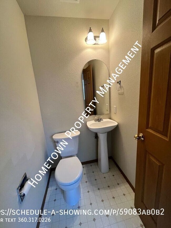 Building Photo - 2 Bedroom 2.5 bathroom home available now!