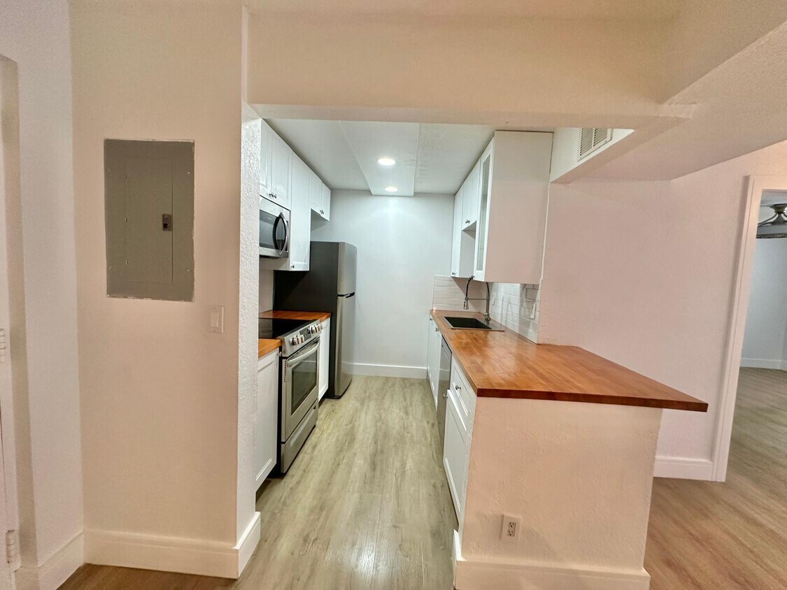 Foto principal - 470 NW 20th St