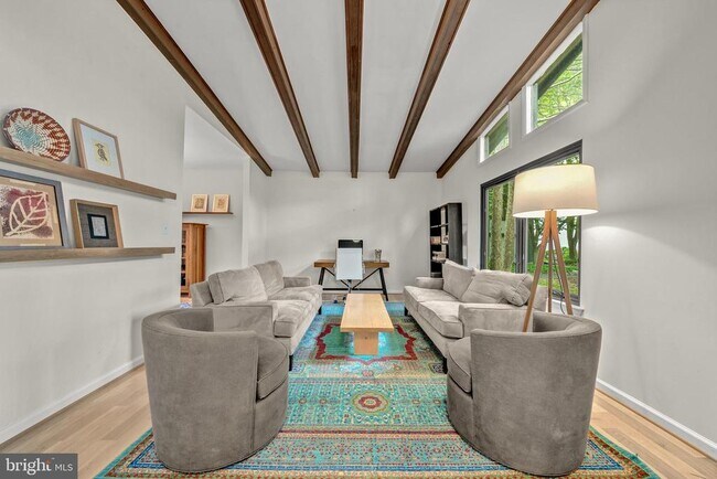 Foto del edificio - 6706 Pine Creek Ct