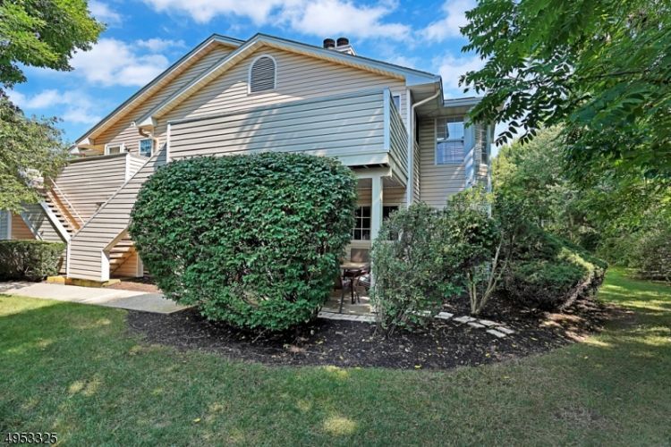 Primary Photo - 60 Fieldstone Rd