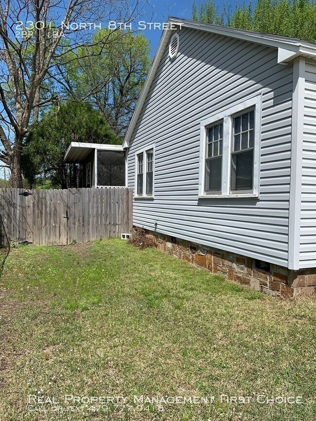 Building Photo - 2301 N 8th St