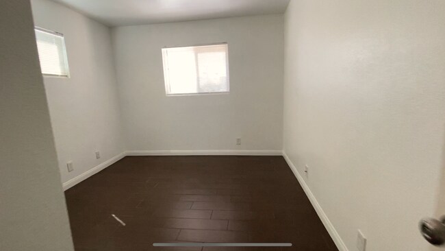 Building Photo - 6550 Balboa Blvd