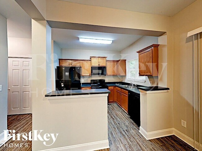 Foto del edificio - 7805 Wilkinson Dr
