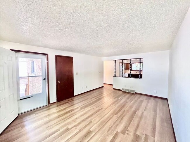 Photo - 2 Bedroom/2 Bath Spacious Brick Ranch Styl... House