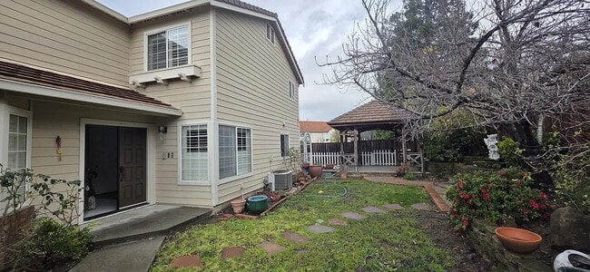 Building Photo - 2345 Pinard St