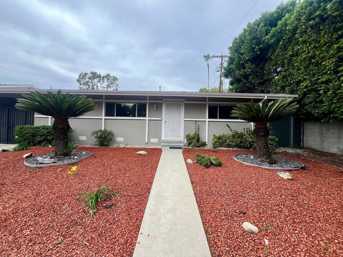 Primary Photo - 5811 Agnes Ave