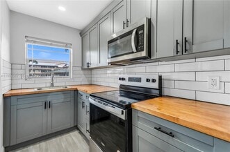 Building Photo - 5300 Washington St