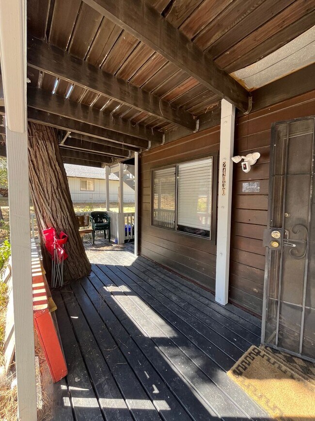 Foto del edificio - 24030 Pioneer Camp Rd