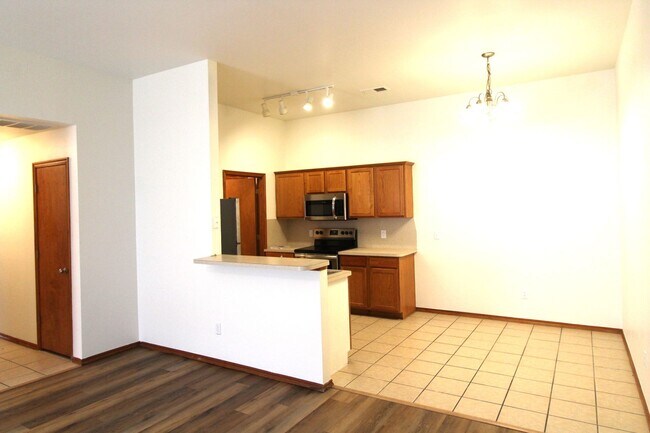 Building Photo - 1221 1223 Eastgate