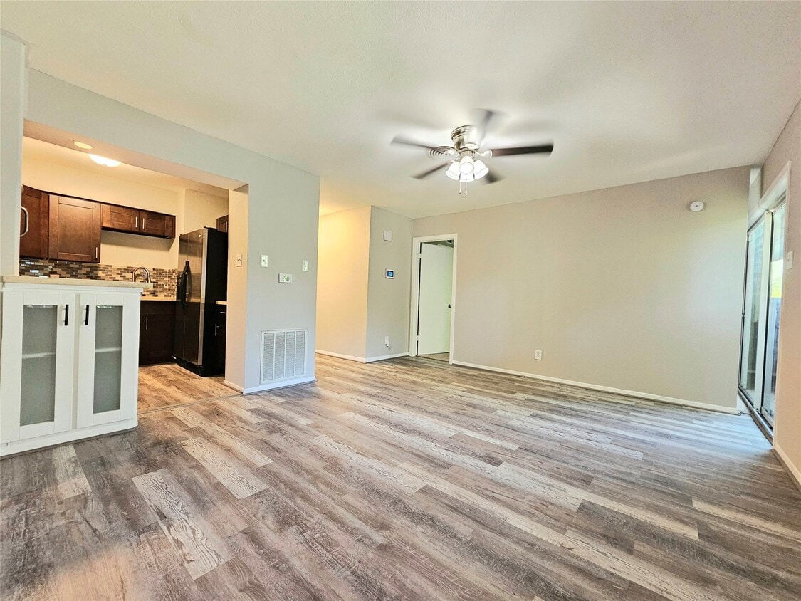 Photo - 909 Silber Rd (Houston, TX)