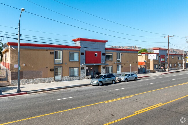 Building Photo - Twin Palms
