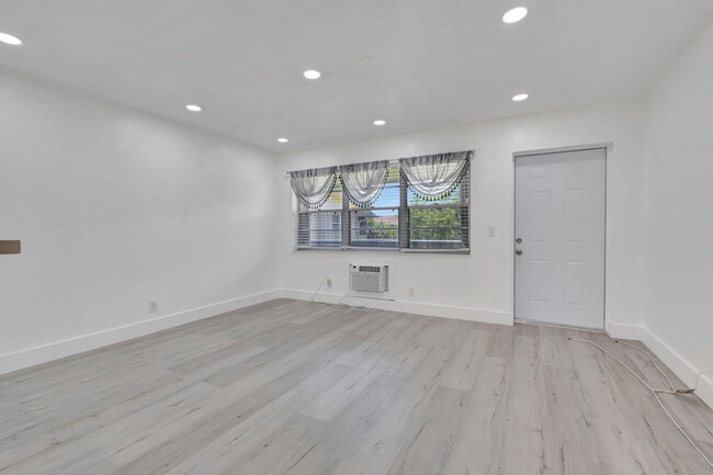 Building Photo - 110 Dorchester E