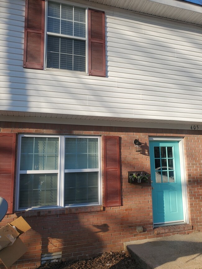 Front of Apt B - 405 Church St